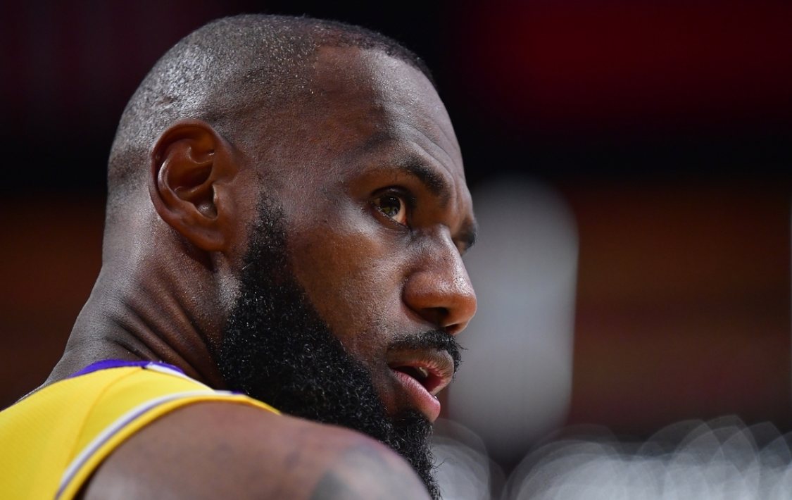 BOB半岛体育-对手教练：詹姆斯太不可思议！我41岁只是执教完背靠背都有点累！